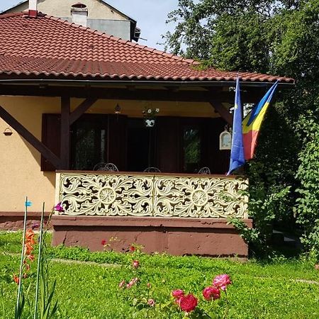 La Mihai Lupeni  Buitenkant foto