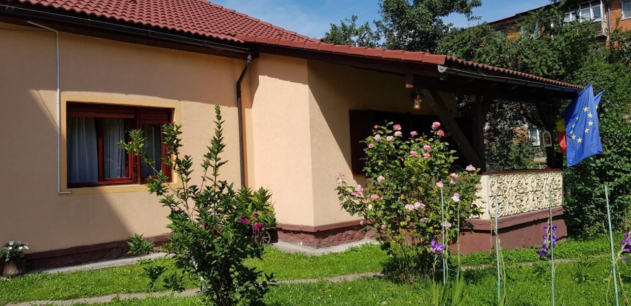 La Mihai Lupeni  Buitenkant foto