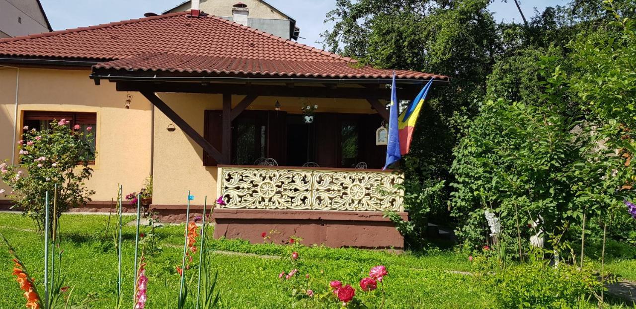 La Mihai Lupeni  Buitenkant foto