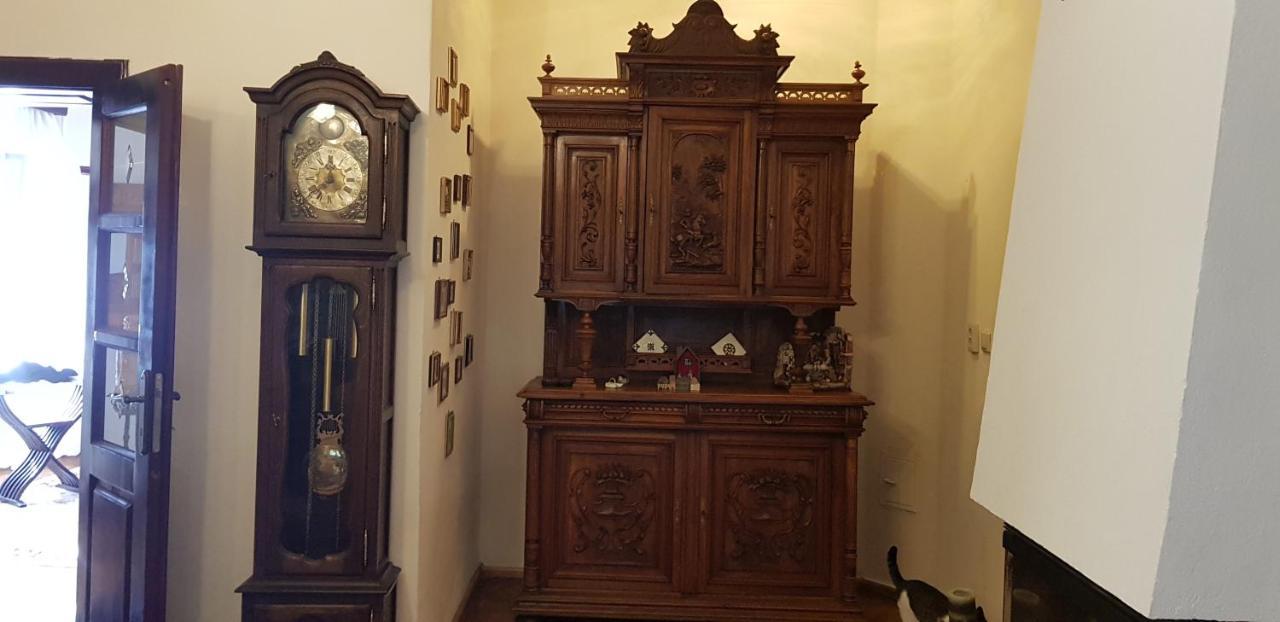 La Mihai Lupeni  Buitenkant foto