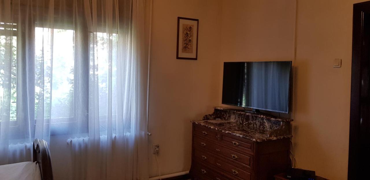 La Mihai Lupeni  Buitenkant foto