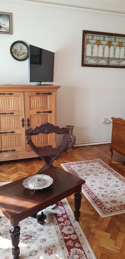 La Mihai Lupeni  Buitenkant foto